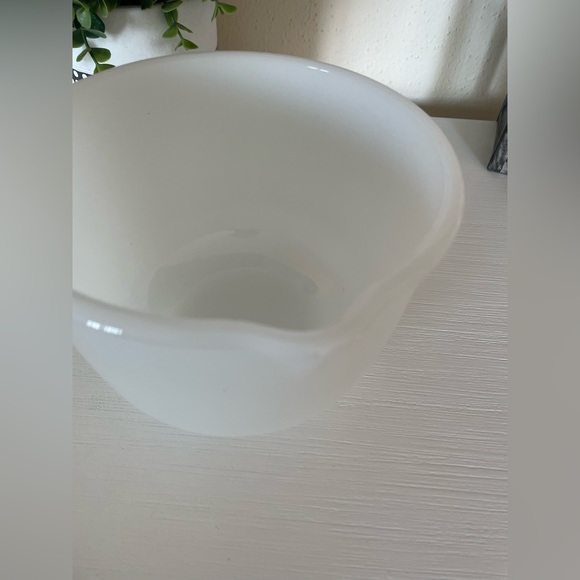 Sunbeam Mixmaster Model 7 Glasbake Milk Glass Mixer Bowl Vintage 1940s with pour - Picture 3 of 5